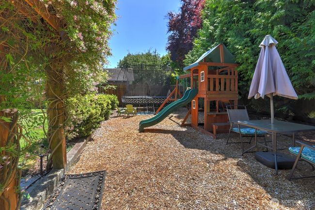 11729 Phinney Ave N, House other with 4 bedrooms, 2 bathrooms and 2 parking in Seattle WA | Image 27