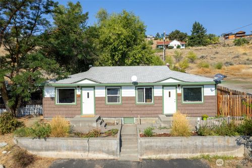 335 6th Ave N, Okanogan, WA, 98840-9407 | Card Image