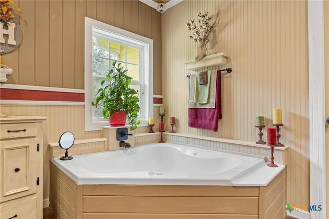 655 Hwy 236, Home with 3 bedrooms, 2 bathrooms and null parking in Moody TX | Image 16