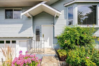 9328 213 St, House other with 3 bedrooms, 2 bathrooms and 3 parking in Langley BC | Image 3