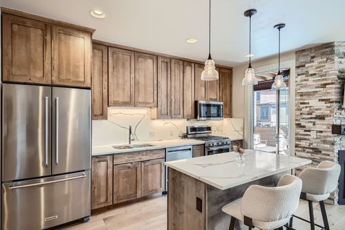 204-1090 Blue River Pkwy, SILVERTHORNE, CO, 80498-5338 | Card Image