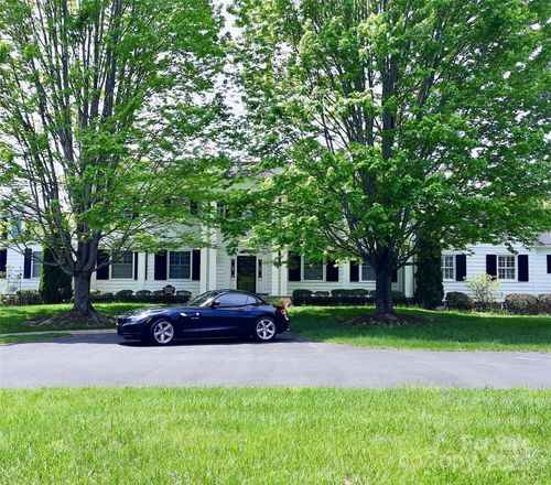 58 Towne Place Dr, Hendersonville, NC, 28792-5806 | Card Image