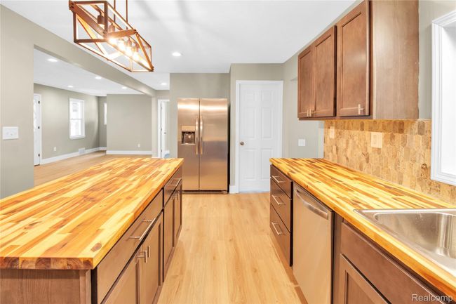 Kitchen (reverse) | Image 12