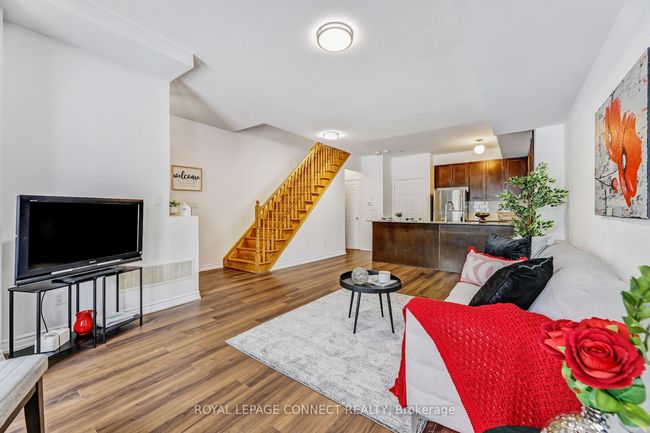4 - 1050 Elton Way, House attached with 3 bedrooms, 3 bathrooms and 1 parking in Whitby ON | Image 10