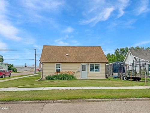 801 W Broadway, Williston, ND, 58801-5949 | Card Image