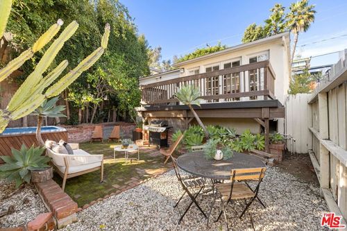 9032 Phyllis Ave, West Hollywood, CA, 90069-4414 | Card Image