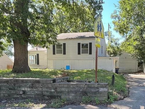 4136 N Kansas Ave, Kansas City, MO, 64117-1641 | Card Image