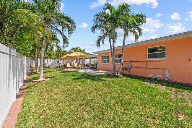 Large Side yard too! | Image 40