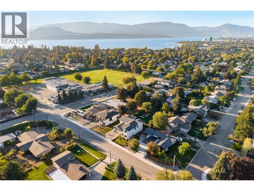 712 Hazell Rd, Kelowna, BC, V1W | Card Image