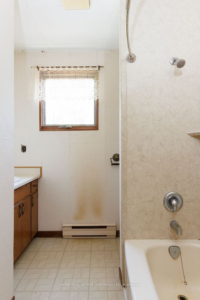 37364 Londesboro Rd, Home with 3 bedrooms, 2 bathrooms and 20 parking in Goderich ON | Image 29