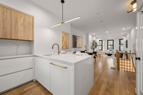 a-1618 Beacon St, Brookline, MA, 02446-2258 | Card Image