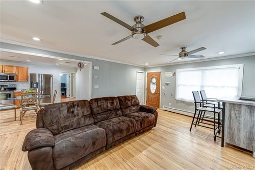 19 Fairview Pl, Hauppauge, NY, 11788-2408 | Card Image