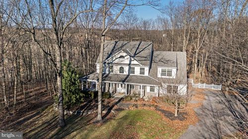 9040 Airfield Ct, KEMPTON, PA, 19529-9071 | Card Image