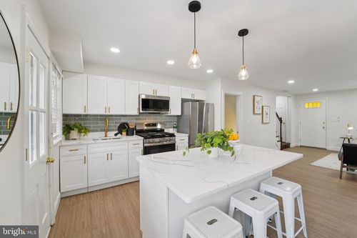 827 N Augusta Ave, BALTIMORE, MD, 21229-1823 | Card Image