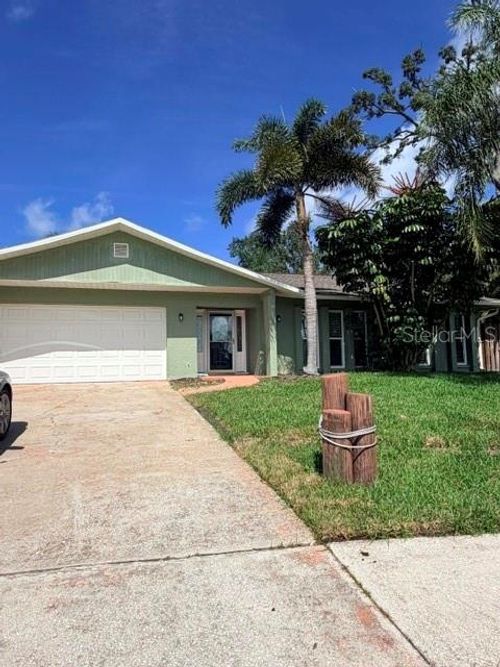 527 Wayfarer Dr, TARPON SPRINGS, FL, 34689-2272 | Card Image