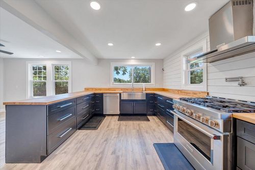 1038 Valencia Dr, Huddleston, VA, 24104-3490 | Card Image