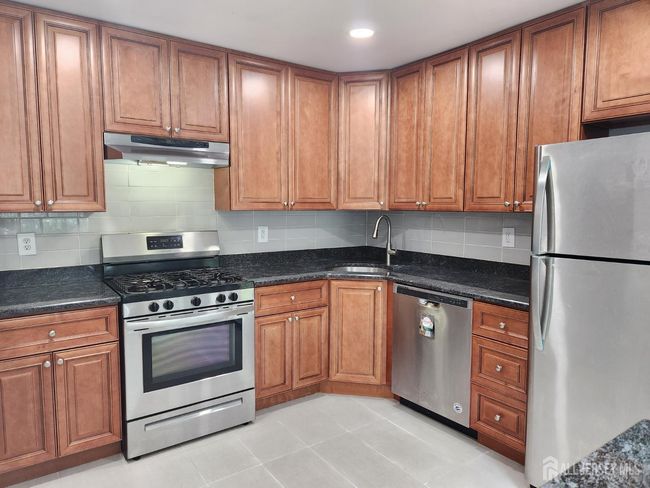 102 Canterbury Ct, Townhouse with 2 bedrooms, 2 bathrooms and null parking in Piscataway NJ | Image 7