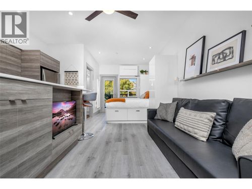 211-2555 Lakeshore Rd, Vernon, BC, V1H0A4 | Card Image