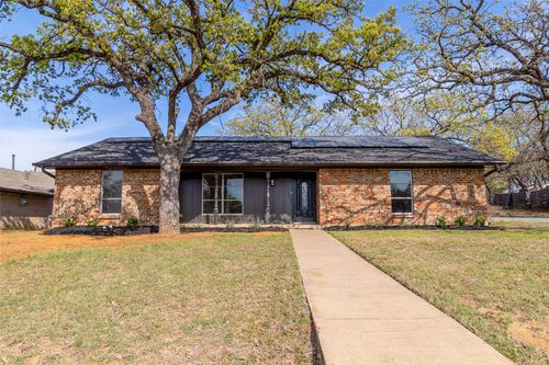 2423 Jewell Dr, Arlington, TX, 76016-1921 | Card Image
