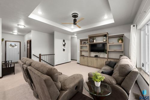 4028 S Pisidian Ave, Sioux Falls, SD, 57110-7670 | Card Image