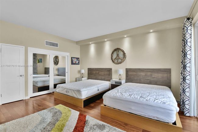 PHH - 9225 Collins Ave, Condo with 3 bedrooms, 3 bathrooms and null parking in Surfside FL | Image 34
