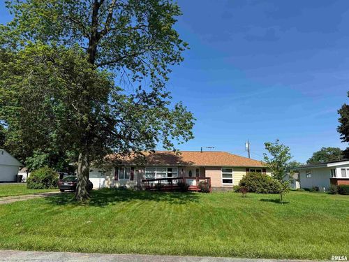 915 S Broadway St, Sesser, IL, 62884-2024 | Card Image