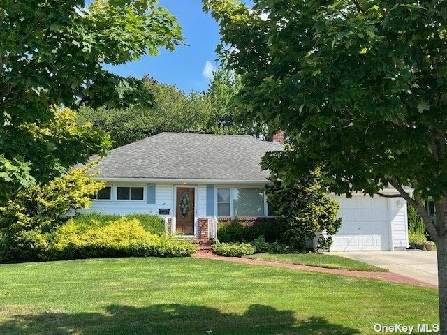 Oxford Rd, Massapequa, NY 11758