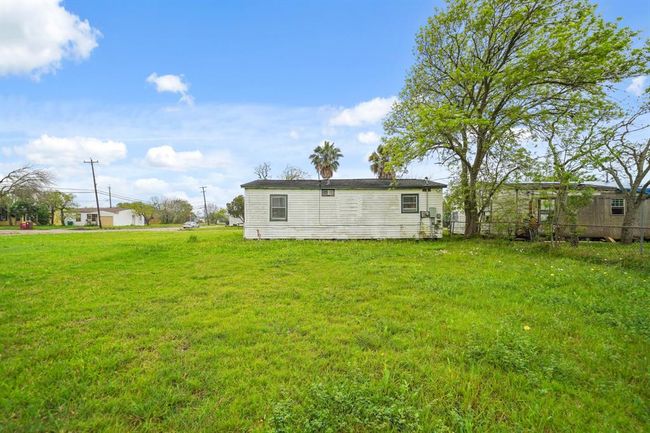 606 W 7 Th St, House other with 3 bedrooms, 1 bathrooms and null parking in Freeport TX | Image 25