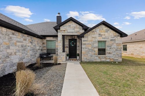213 Pecan Meadow Ln, Belton, TX, 76513-8272 | Card Image