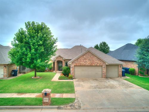 8409 Heather Glen Drive, Yukon, OK, 73099 | Card Image