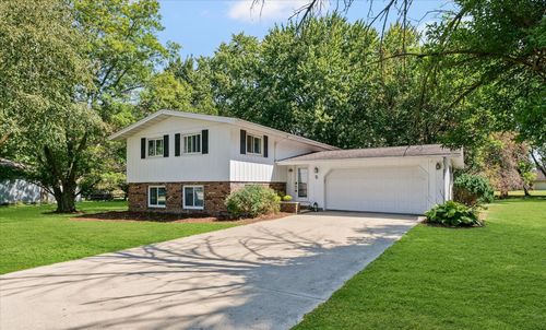 5 Allison Dr, Paxton, IL, 60957-1703 | Card Image
