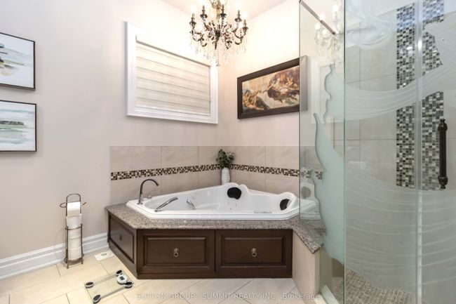 7 Tristan Crt, House other with 3 bedrooms, 3 bathrooms and 5 parking in Brampton ON | Image 24