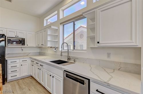 10725 Mission Lakes Ave, Las Vegas, NV, 89134-5270 | Card Image