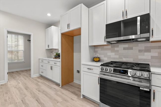 All new appliances - Gas range with built-in air-fryer | Image 17