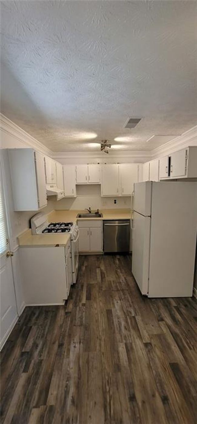 3284 Highpoint Ct, Home with 2 bedrooms, 2 bathrooms and 9 parking in Snellville GA | Image 8