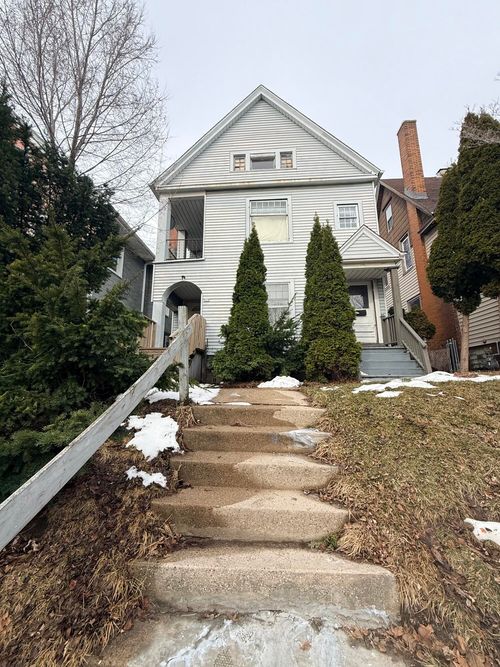 807 S 29th St, Milwaukee, WI, 53215-1211 | Card Image
