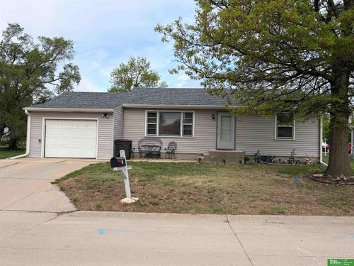 121 N Iowa Ave, York, NE, 68467-3615 | Card Image