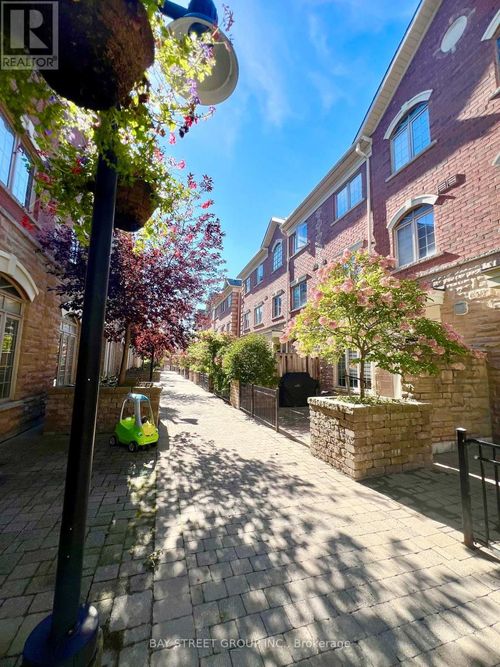 56-8 Brighton Pl, Thornhill, ON, L4J0E3 | Card Image