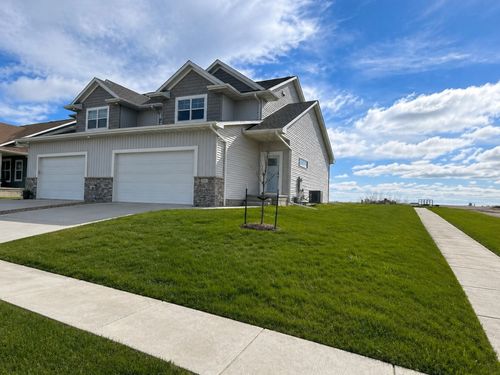 2411 Bluegrass St, Marion, IA, 52302-6004 | Card Image