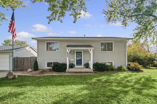 210 Pine St, Waverly, IA, 50677-4049 | Card Image