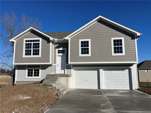 12701 Applewood Dr, Grandview, MO, 64030 | Card Image