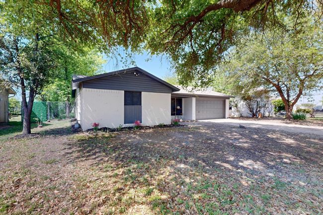 128 Se Gardens Blvd, House other with 3 bedrooms, 2 bathrooms and null parking in Burleson TX | Image 4