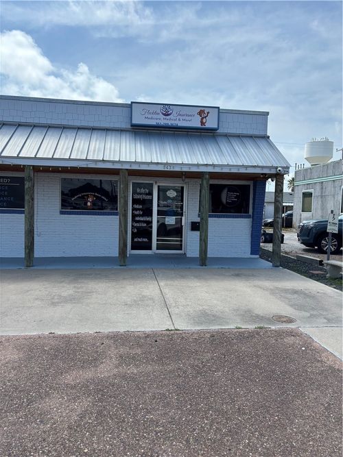 a-243 S Commercial St, Aransas Pass, TX, 78336-1915 | Card Image