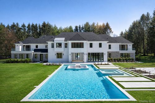 30 Evans Dr, Glen Head, NY, 11545-3146 | Card Image