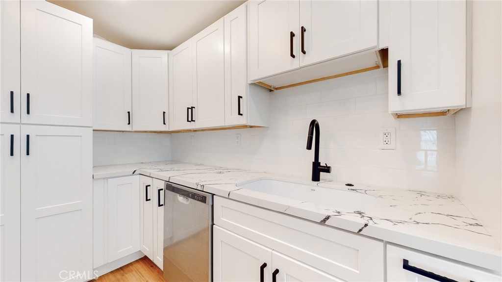 Residential Lease in Costa Mesa 2
