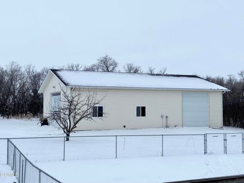 3187 Bluestem Dr N, Mandan, ND, 58554-8260 | Card Image