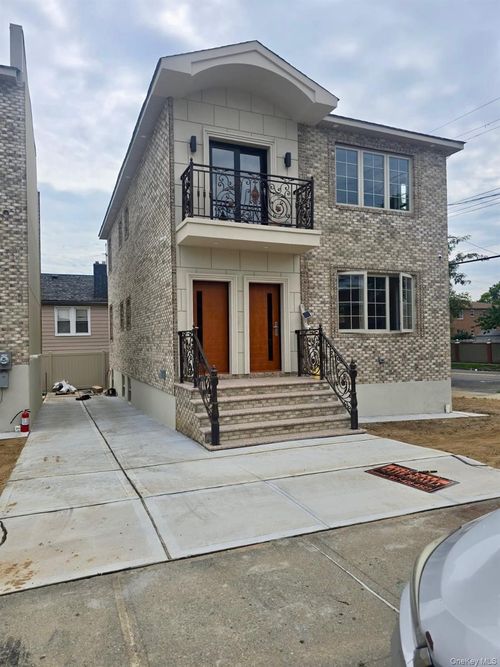 13055 123rd St, South Ozone Park, NY, 11420-2711 | Card Image