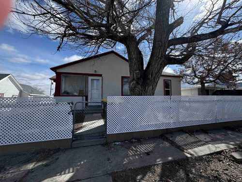 208 E Pine St, Rawlins, WY, 82301-5722 | Card Image