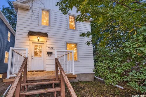 1132 Main Street N, House with 3 bedrooms, 2 bathrooms and 2 parking in Moose Jaw SK | Card Image