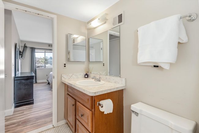 APT-5 - 1693 Riverside Dr, Condo with 2 bedrooms, 2 bathrooms and null parking in Rochester Hills MI | Image 13